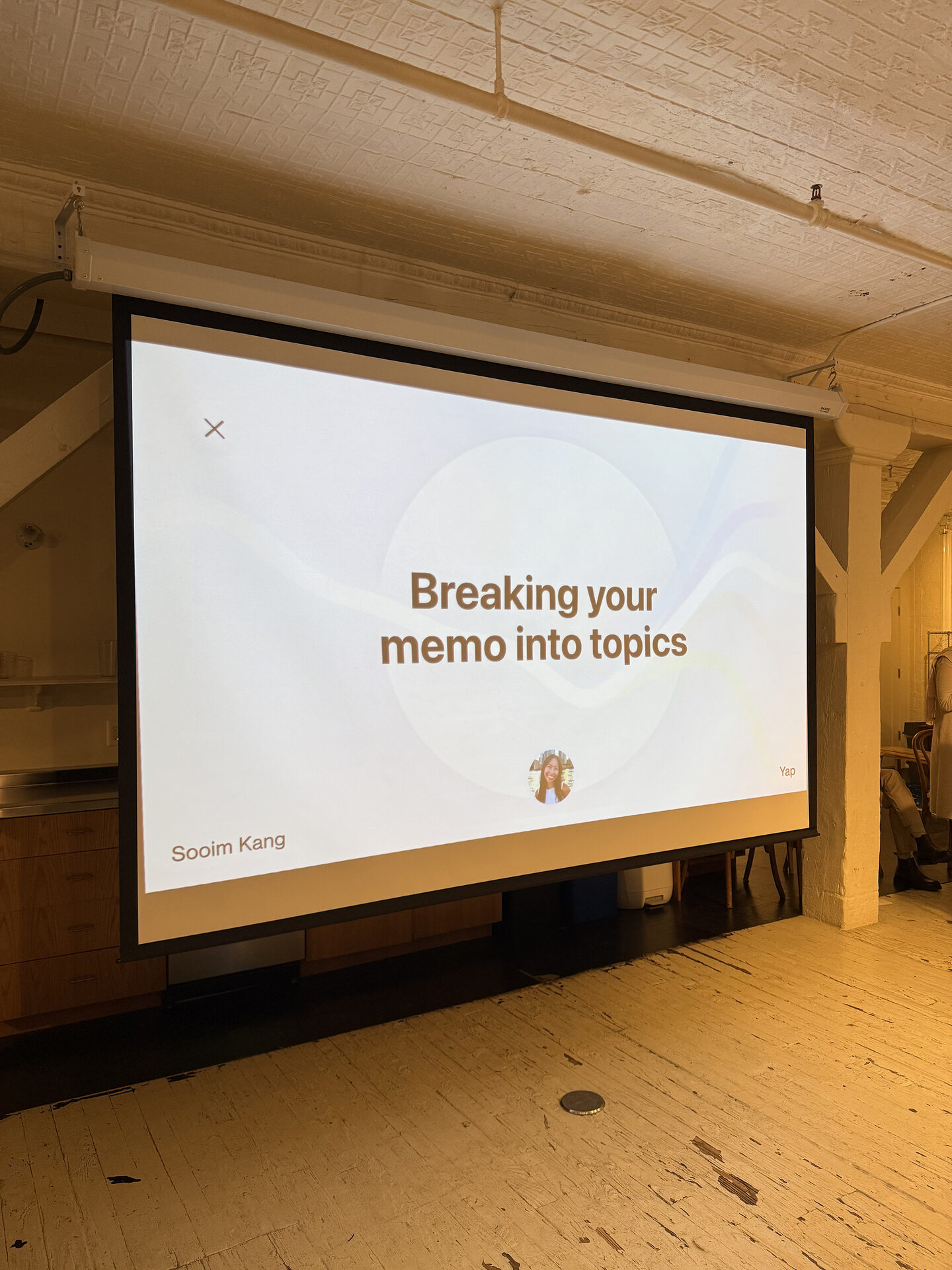 The Analyzing screen, Breaking your memo into topics, projected at Demo Day